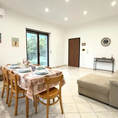 Casa Poppi In Con Giardino Lejlighed