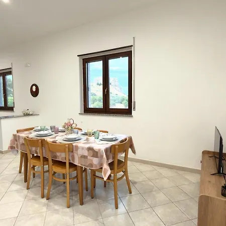 Casa Poppi In Con Giardino Rocca Imperiale
