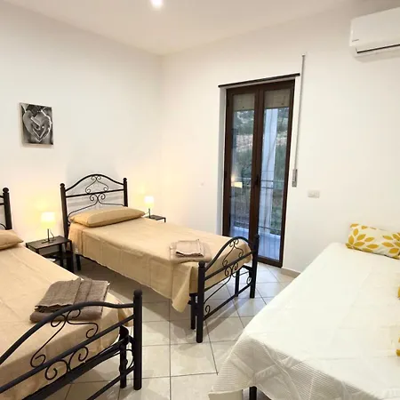 Casa Poppi In Con Giardino